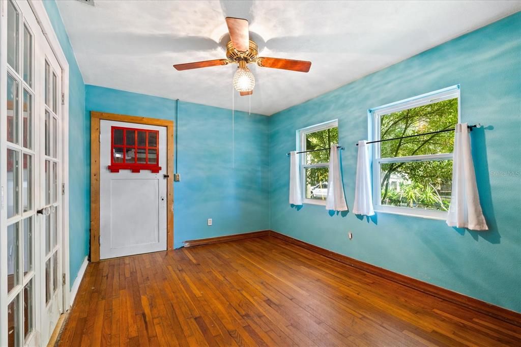 For Sale: $250,000 (3 beds, 1 baths, 1334 Square Feet)