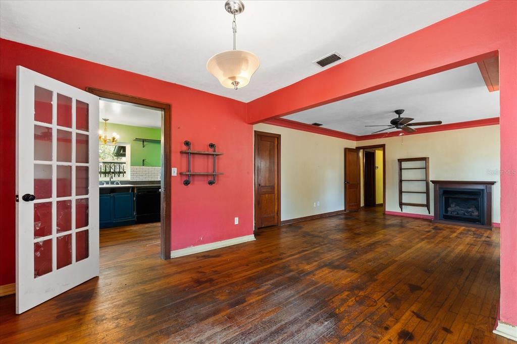 For Sale: $250,000 (3 beds, 1 baths, 1334 Square Feet)