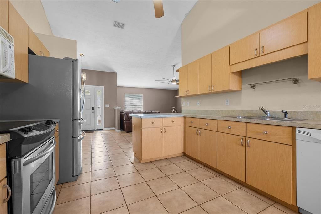 For Sale: $375,000 (3 beds, 2 baths, 1793 Square Feet)