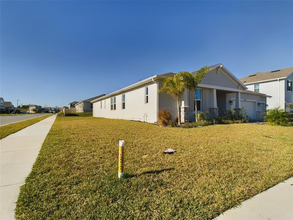 For Sale: $699,900 (3 beds, 2 baths, 2710 Square Feet)