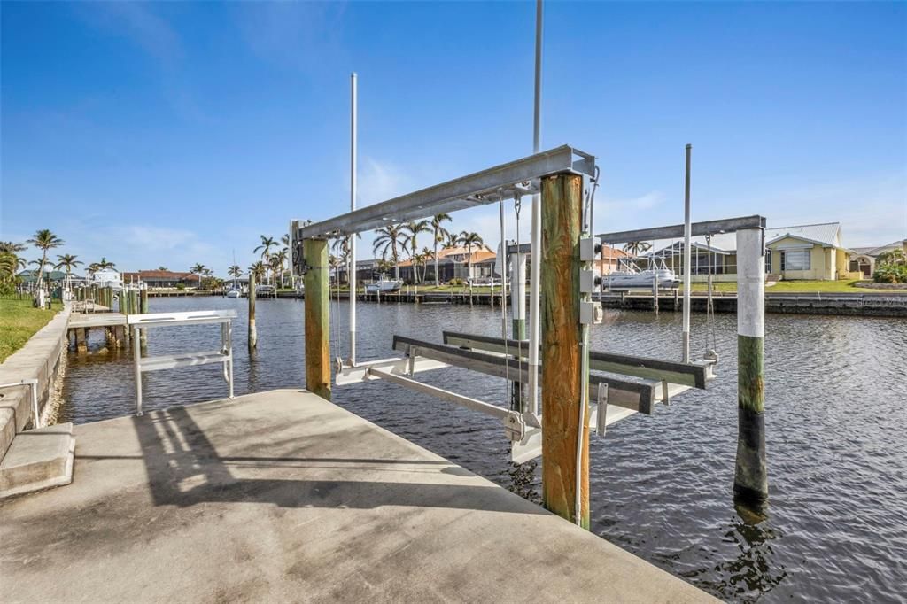 Boat lift & fishing station