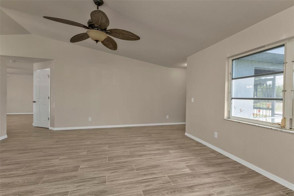 For Sale: $369,900 (3 beds, 2 baths, 1743 Square Feet)