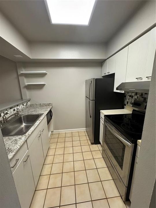 For Rent: $1,800 (2 beds, 1 baths, 878 Square Feet)