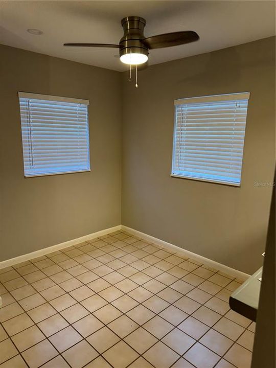 For Rent: $1,800 (2 beds, 1 baths, 878 Square Feet)