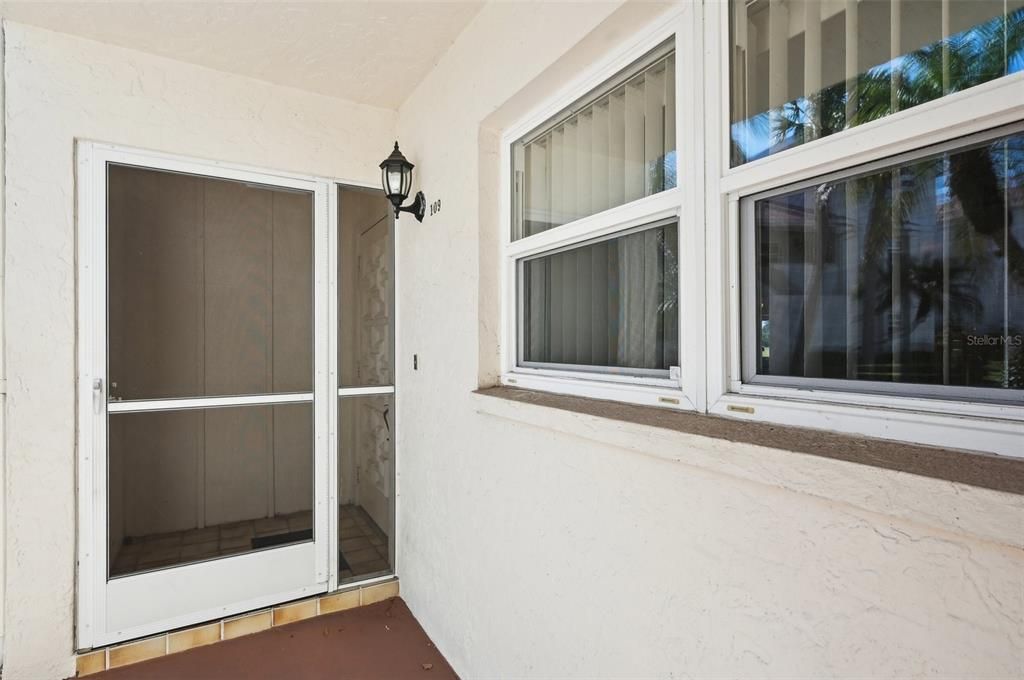 For Sale: $325,000 (2 beds, 2 baths, 1607 Square Feet)