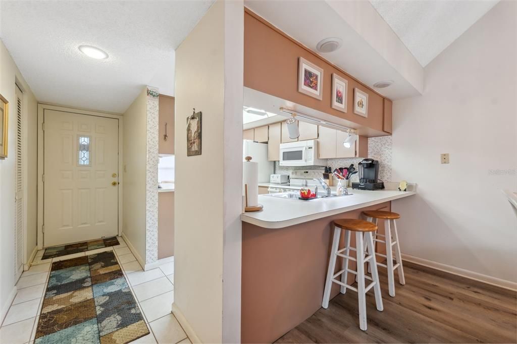 For Sale: $242,500 (2 beds, 2 baths, 1162 Square Feet)