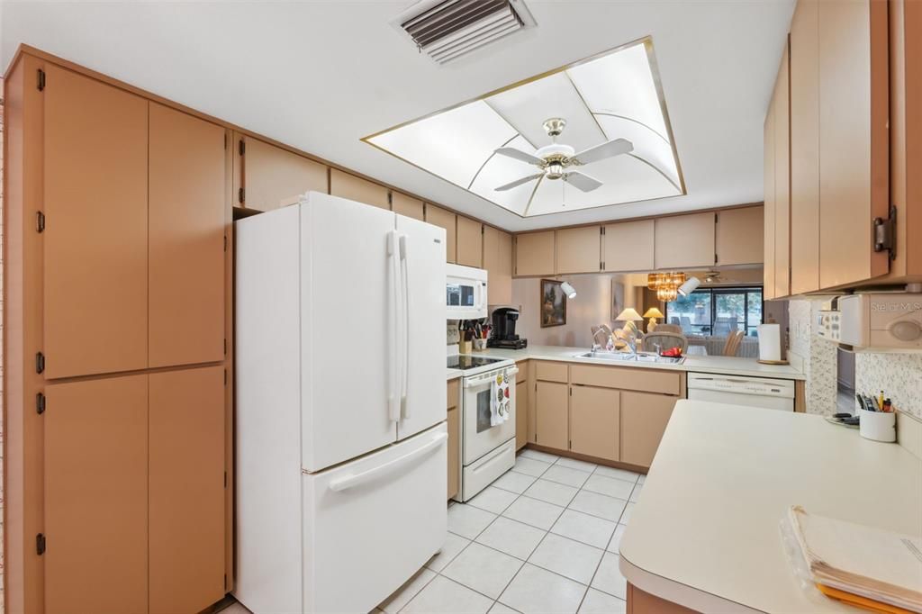 For Sale: $242,500 (2 beds, 2 baths, 1162 Square Feet)