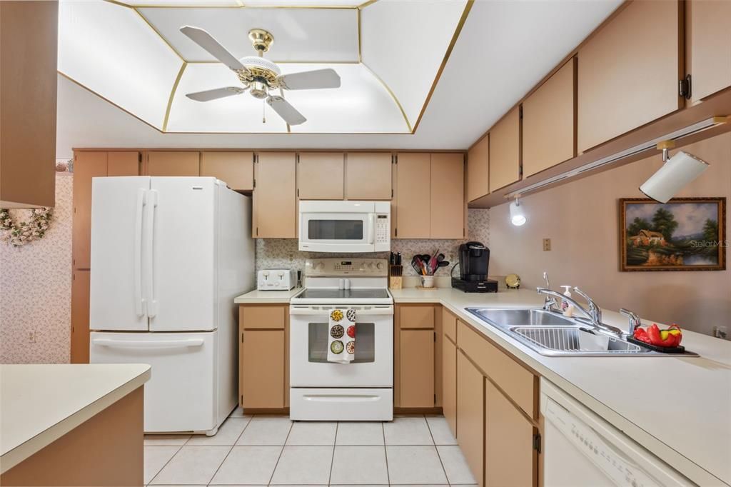 For Sale: $242,500 (2 beds, 2 baths, 1162 Square Feet)