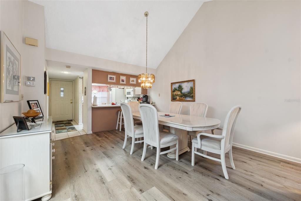 For Sale: $242,500 (2 beds, 2 baths, 1162 Square Feet)