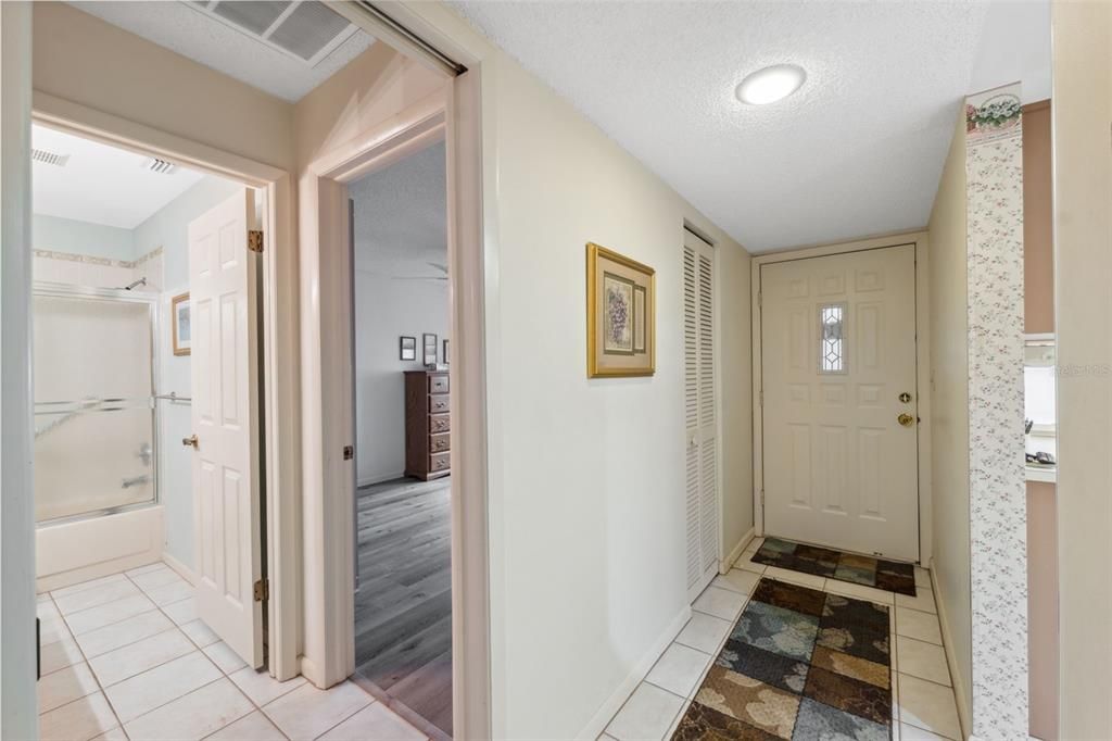 For Sale: $242,500 (2 beds, 2 baths, 1162 Square Feet)