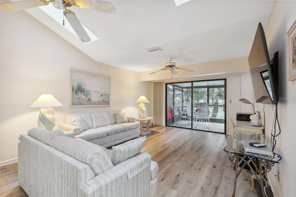 For Sale: $242,500 (2 beds, 2 baths, 1162 Square Feet)