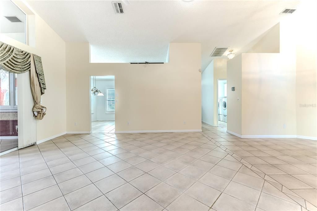 For Sale: $365,000 (2 beds, 2 baths, 1722 Square Feet)