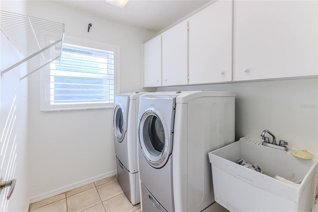 For Sale: $365,000 (2 beds, 2 baths, 1722 Square Feet)