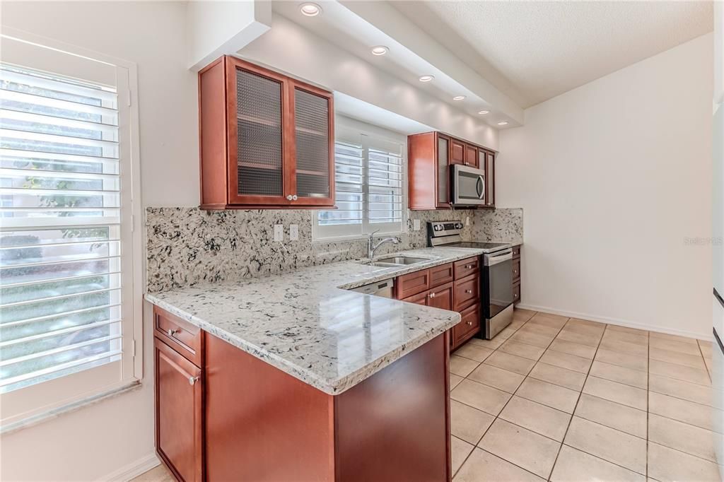 For Sale: $365,000 (2 beds, 2 baths, 1722 Square Feet)