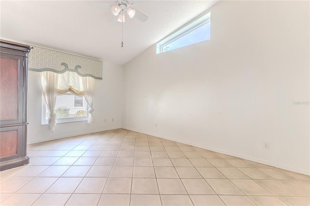 For Sale: $365,000 (2 beds, 2 baths, 1722 Square Feet)