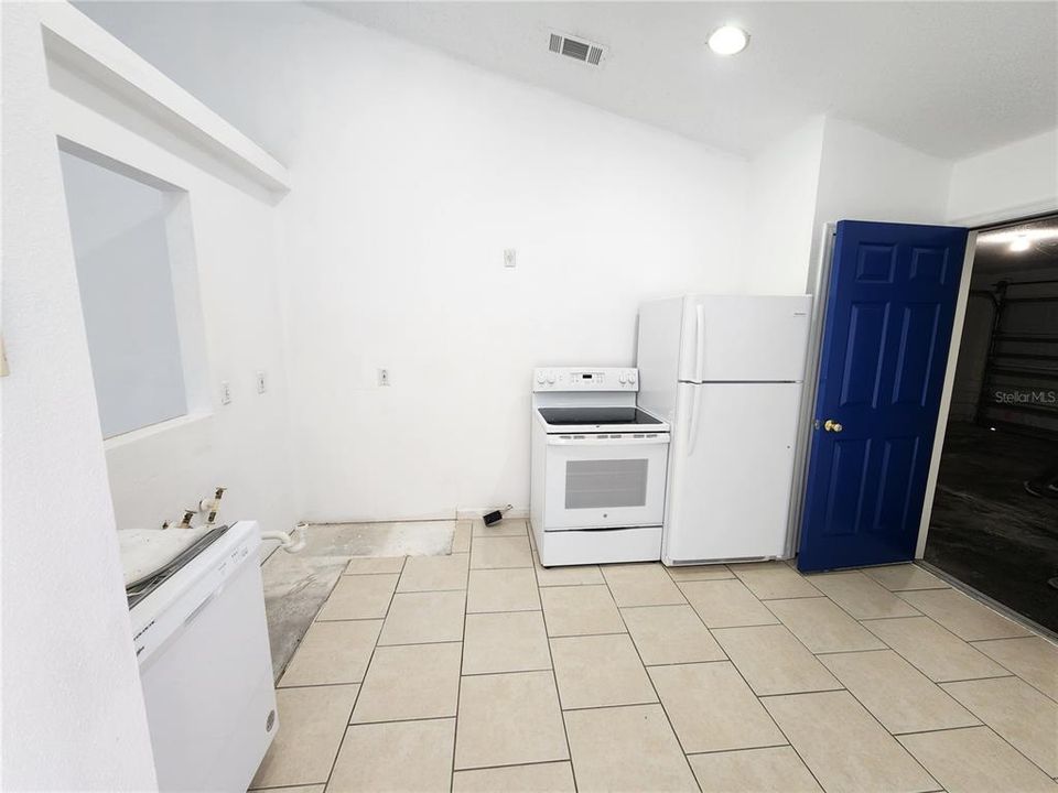 For Sale: $299,950 (3 beds, 2 baths, 1241 Square Feet)