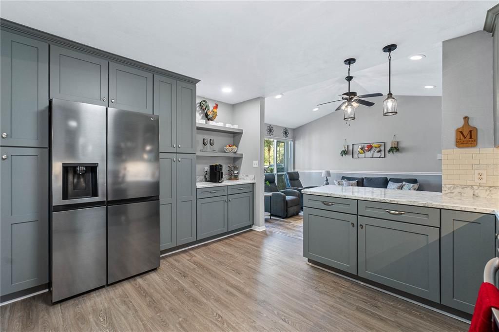 For Sale: $374,900 (2 beds, 2 baths, 2184 Square Feet)