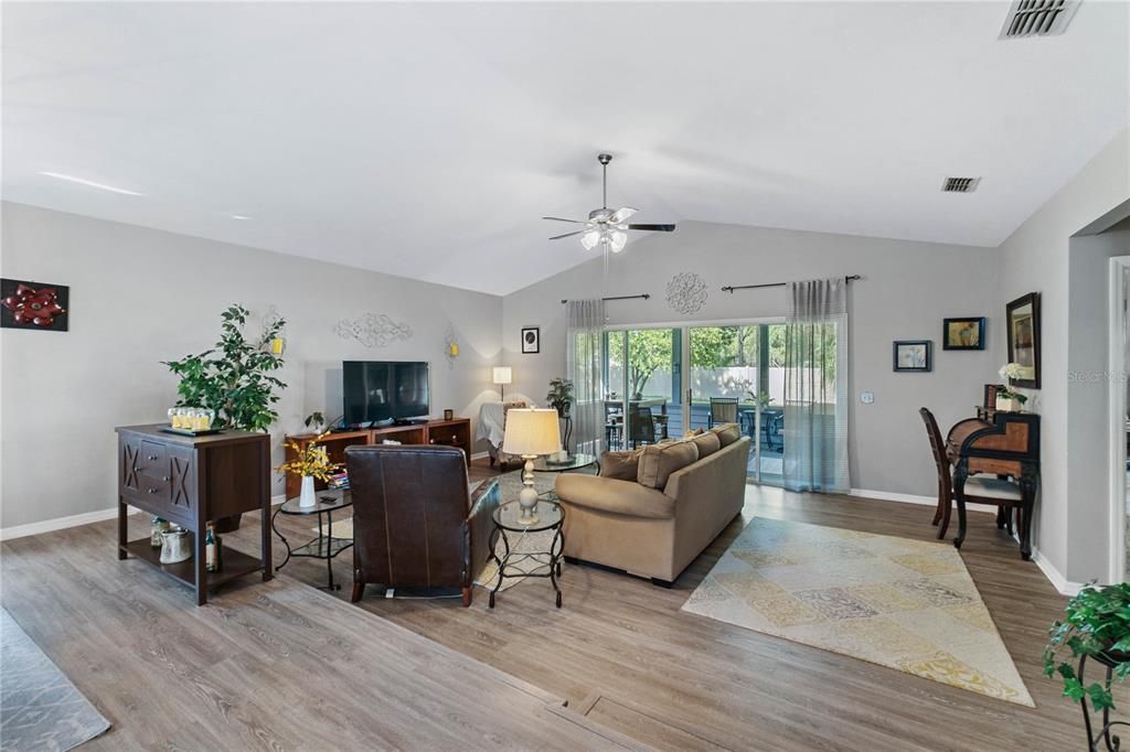 For Sale: $374,900 (2 beds, 2 baths, 2184 Square Feet)