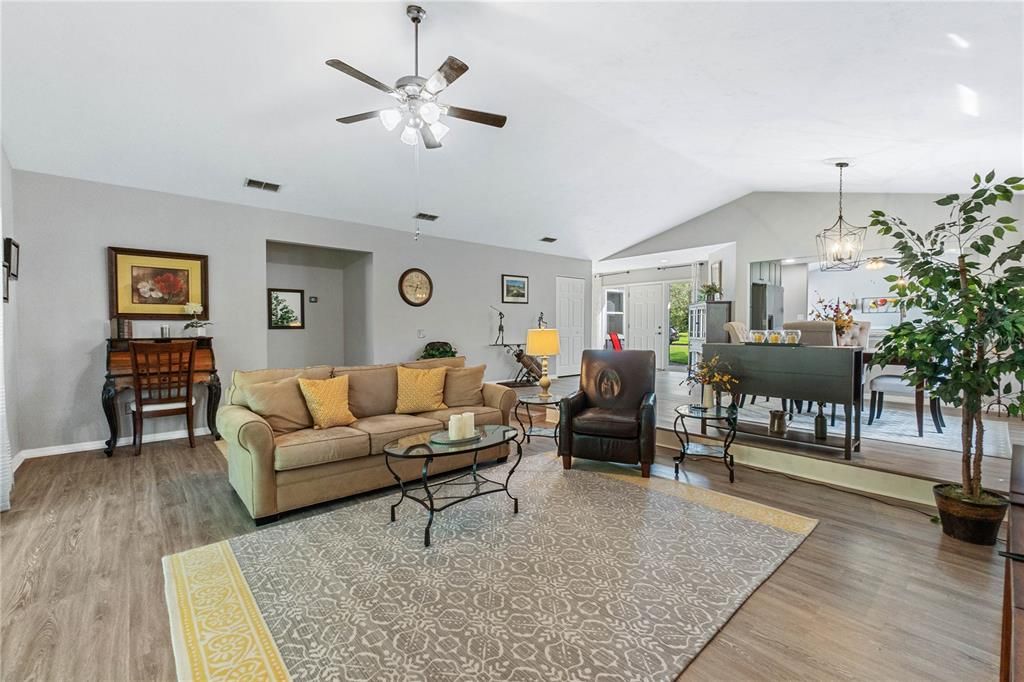 For Sale: $374,900 (2 beds, 2 baths, 2184 Square Feet)