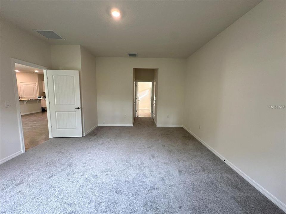 For Rent: $2,800 (4 beds, 2 baths, 2034 Square Feet)