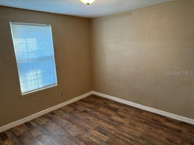 For Sale: $129,900 (2 beds, 1 baths, 754 Square Feet)