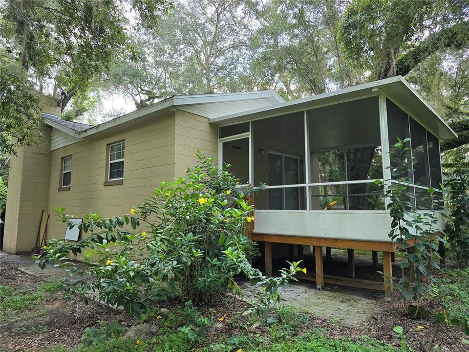 For Sale: $190,000 (3 beds, 1 baths, 1144 Square Feet)