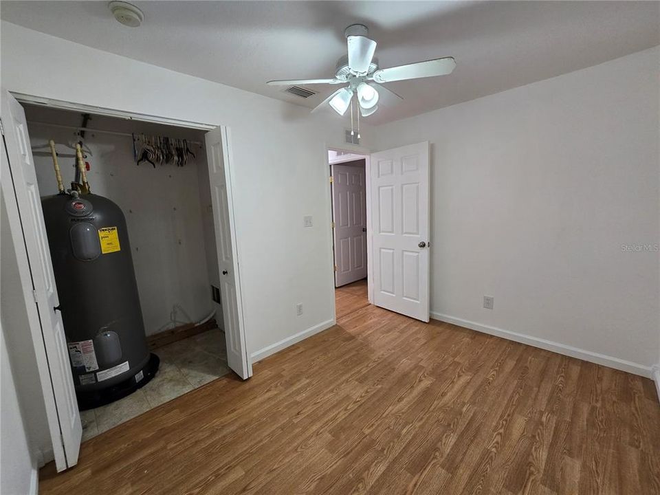 For Sale: $190,000 (3 beds, 1 baths, 1144 Square Feet)