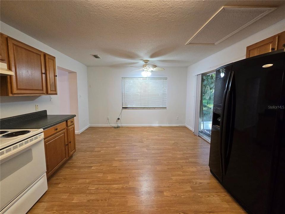 For Sale: $190,000 (3 beds, 1 baths, 1144 Square Feet)