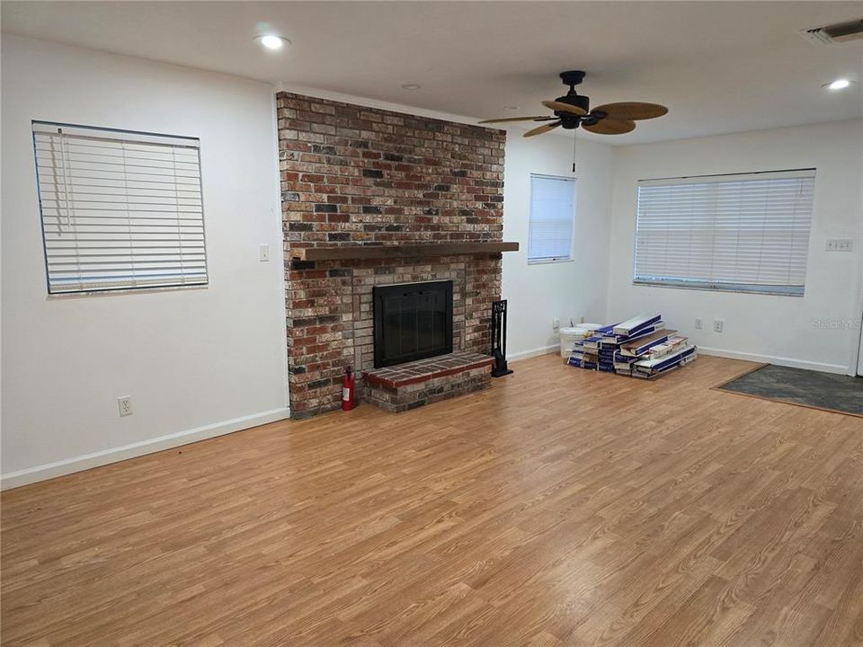 For Sale: $190,000 (3 beds, 1 baths, 1144 Square Feet)