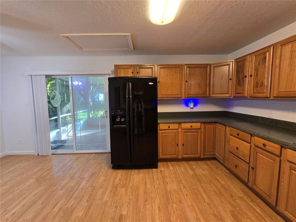 For Sale: $190,000 (3 beds, 1 baths, 1144 Square Feet)