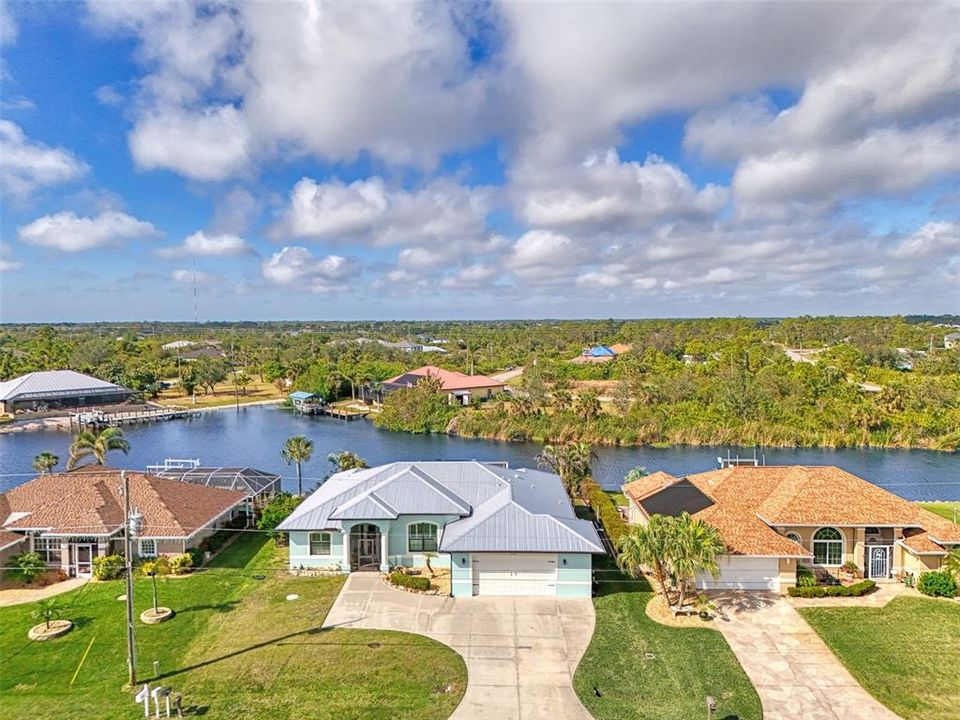 For Sale: $725,000 (3 beds, 2 baths, 2165 Square Feet)