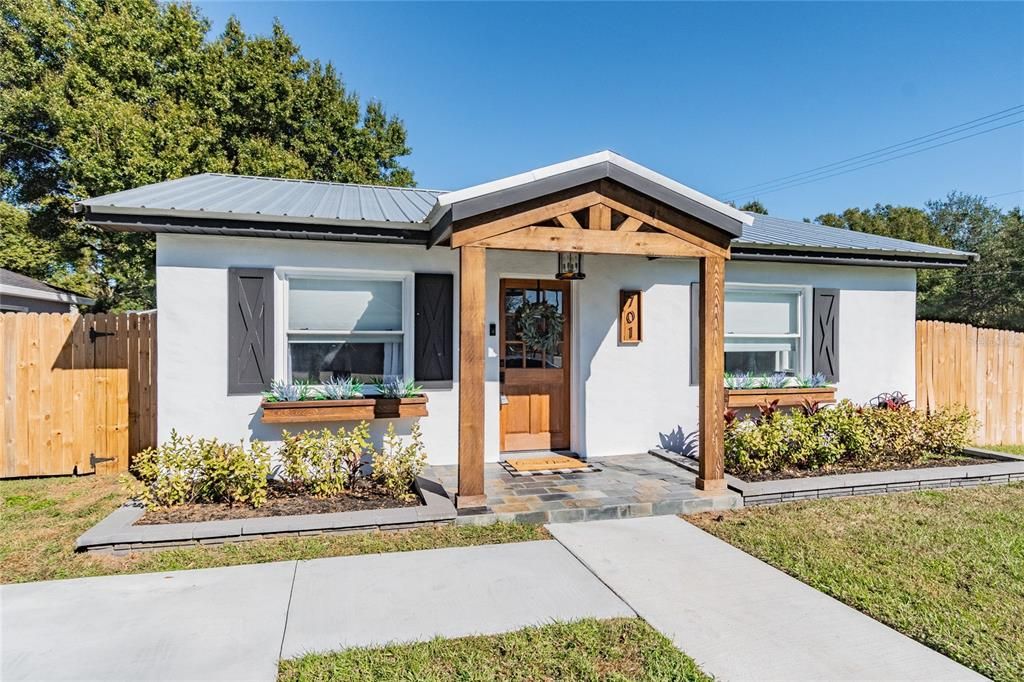 For Sale: $649,900 (4 beds, 2 baths, 1564 Square Feet)