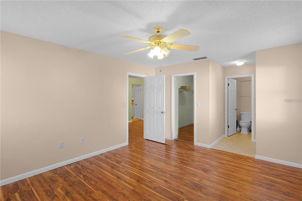 For Sale: $195,000 (2 beds, 2 baths, 1196 Square Feet)