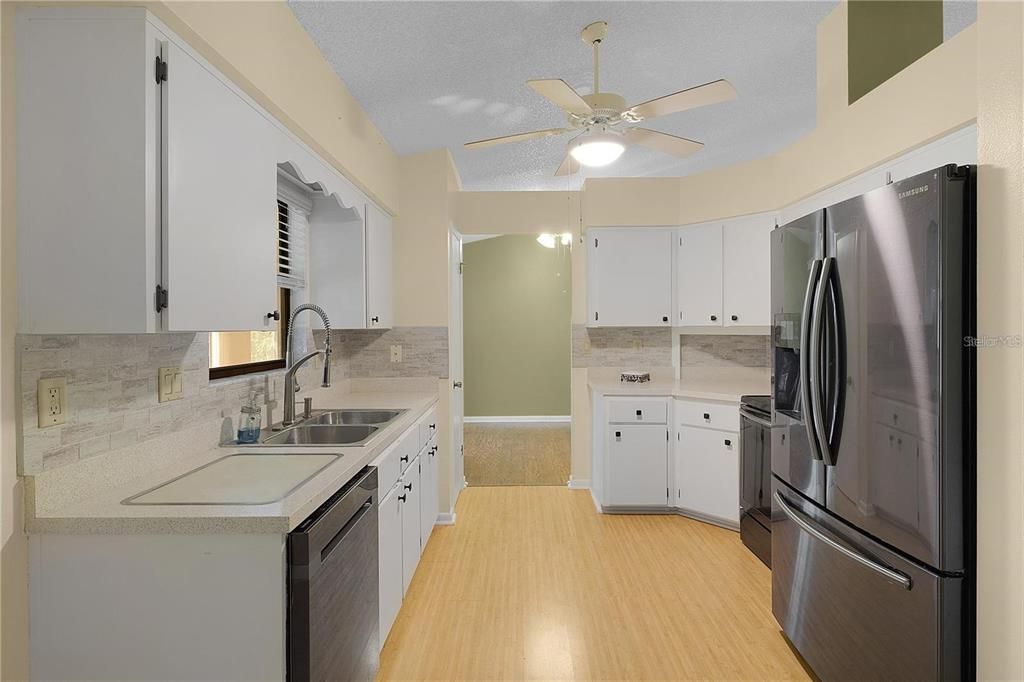 For Sale: $195,000 (2 beds, 2 baths, 1196 Square Feet)