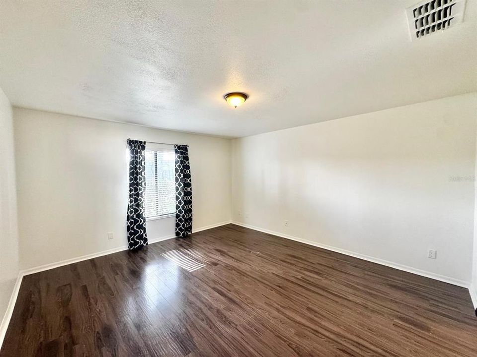 For Rent: $2,400 (3 beds, 2 baths, 1779 Square Feet)