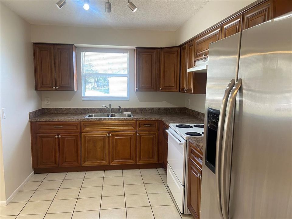 For Rent: $1,950 (3 beds, 2 baths, 1032 Square Feet)