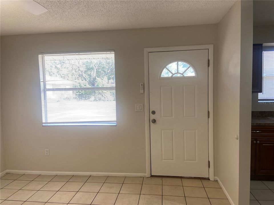 For Rent: $1,950 (3 beds, 2 baths, 1032 Square Feet)