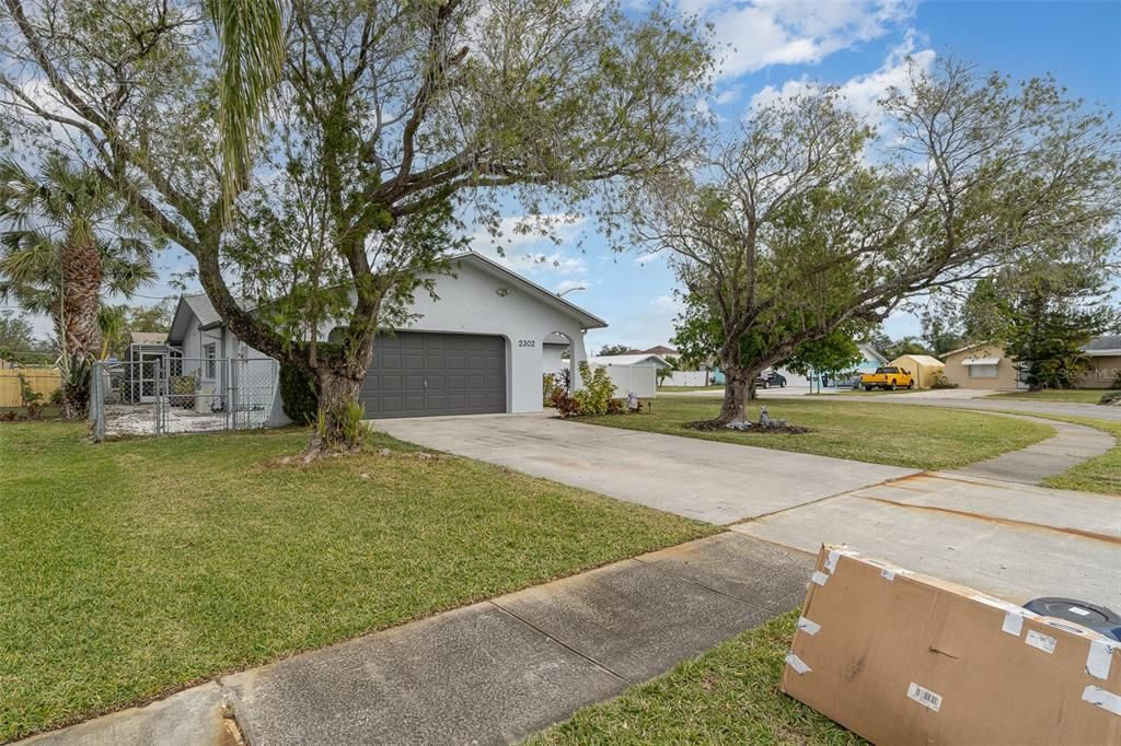 For Sale: $425,000 (2 beds, 2 baths, 1196 Square Feet)