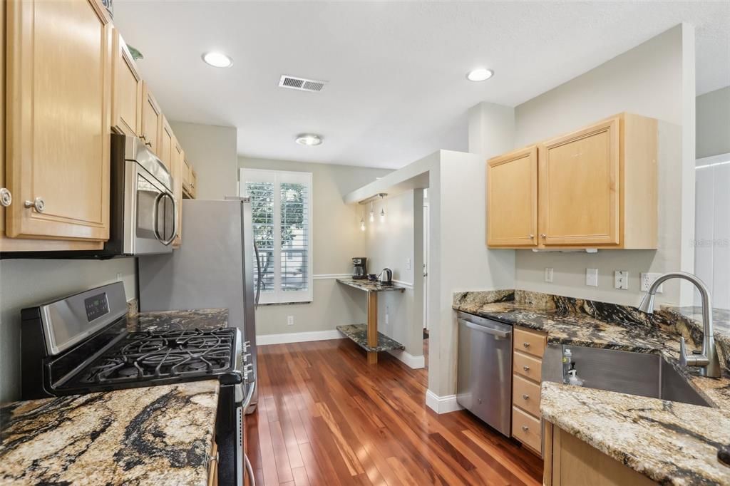 For Sale: $425,000 (2 beds, 2 baths, 1276 Square Feet)