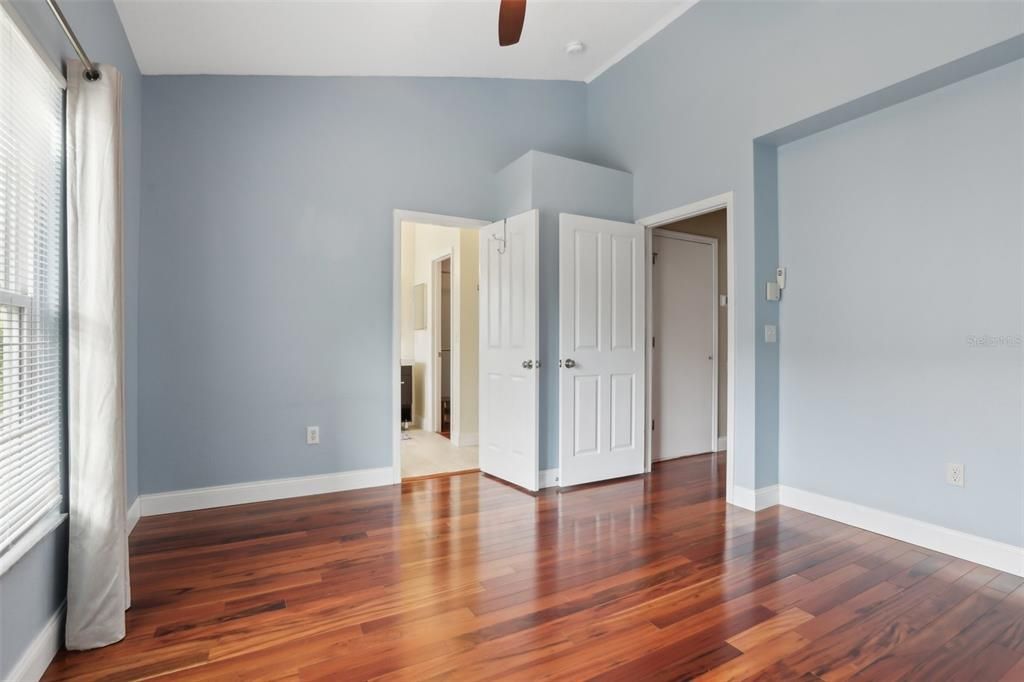 For Sale: $425,000 (2 beds, 2 baths, 1276 Square Feet)