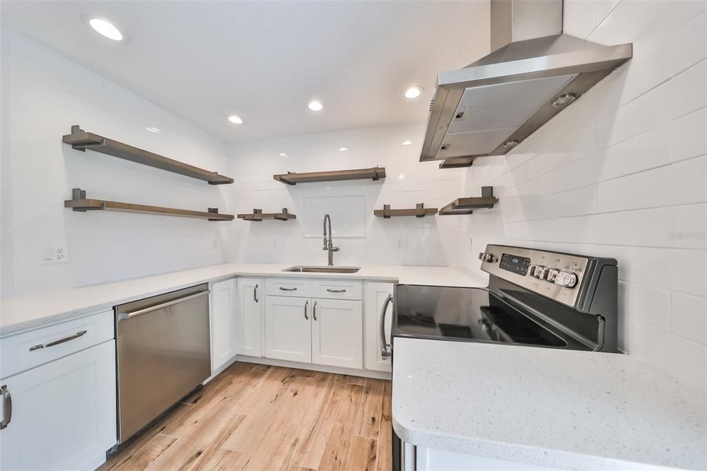 For Sale: $475,000 (2 beds, 2 baths, 1156 Square Feet)