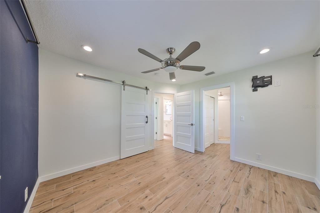 For Sale: $475,000 (2 beds, 2 baths, 1156 Square Feet)