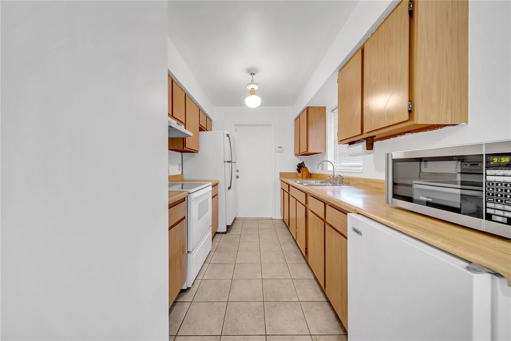 For Sale: $280,000 (3 beds, 2 baths, 1066 Square Feet)