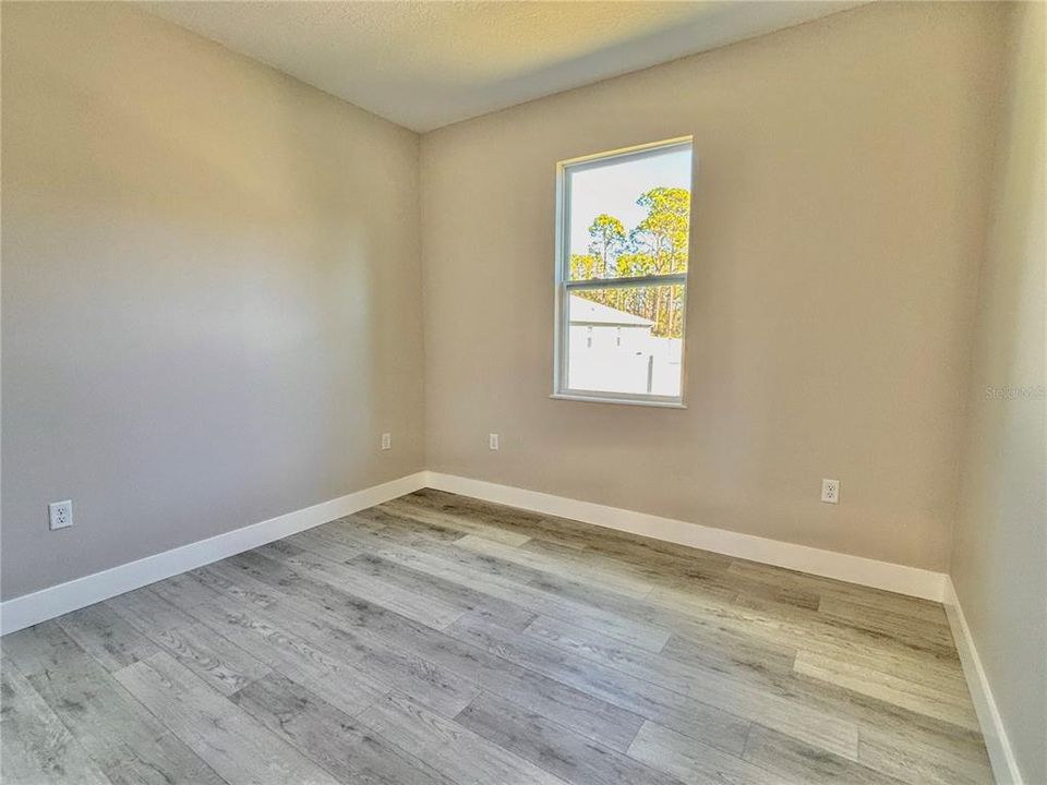 For Sale: $325,000 (3 beds, 2 baths, 1251 Square Feet)