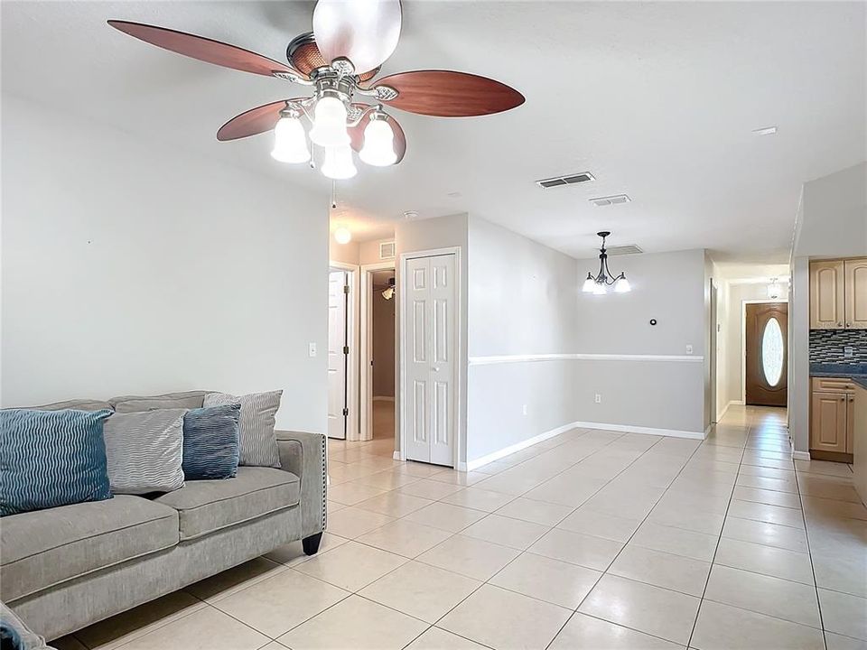 For Sale: $300,000 (3 beds, 2 baths, 1640 Square Feet)