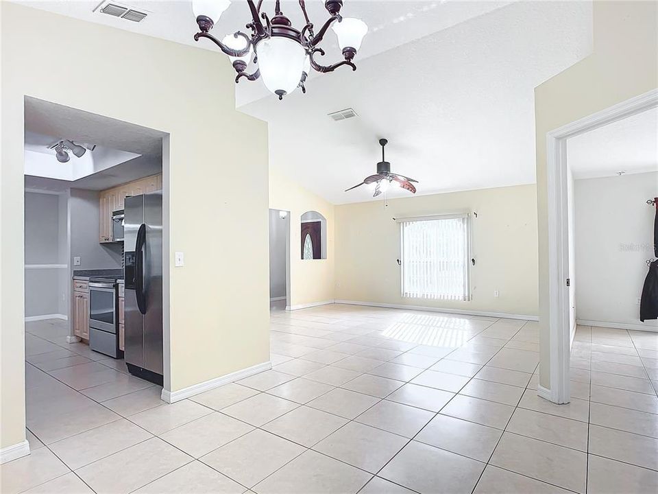 For Sale: $300,000 (3 beds, 2 baths, 1640 Square Feet)