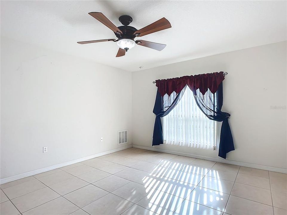 For Sale: $300,000 (3 beds, 2 baths, 1640 Square Feet)