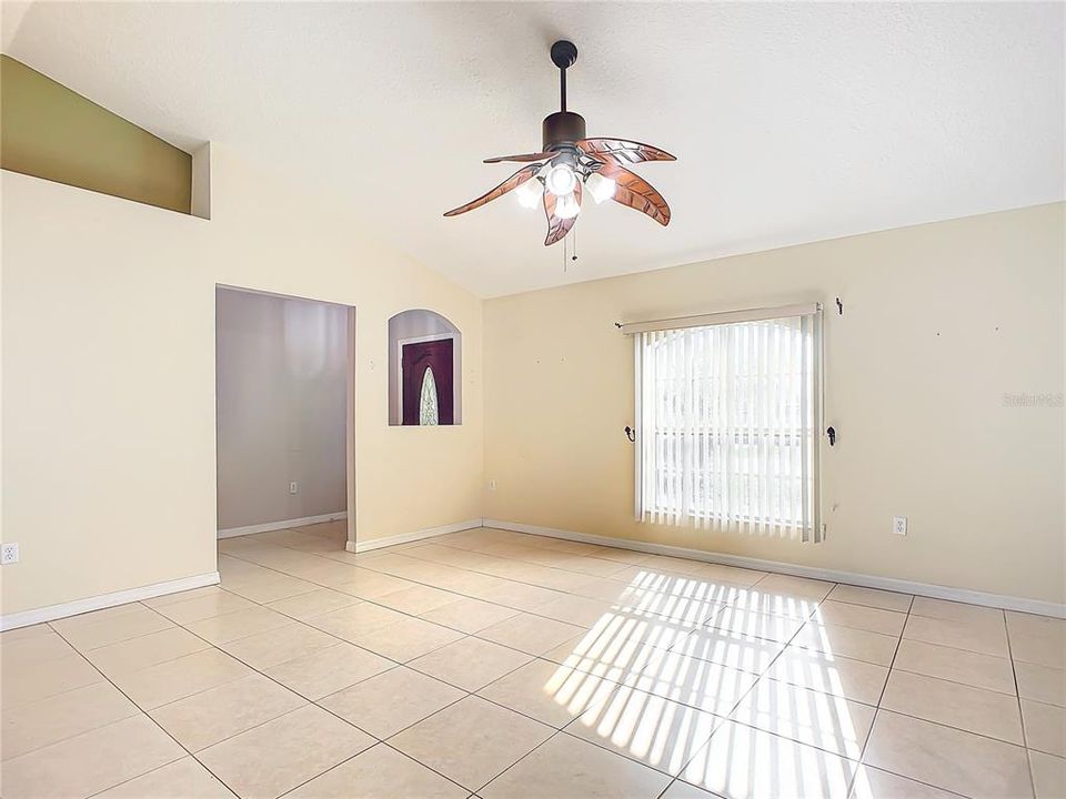 For Sale: $300,000 (3 beds, 2 baths, 1640 Square Feet)