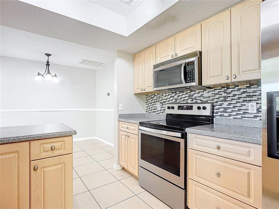 For Sale: $300,000 (3 beds, 2 baths, 1640 Square Feet)