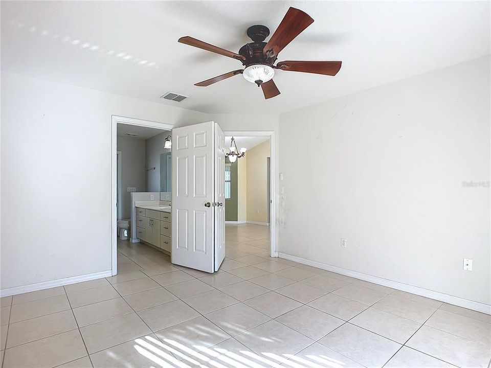 For Sale: $300,000 (3 beds, 2 baths, 1640 Square Feet)